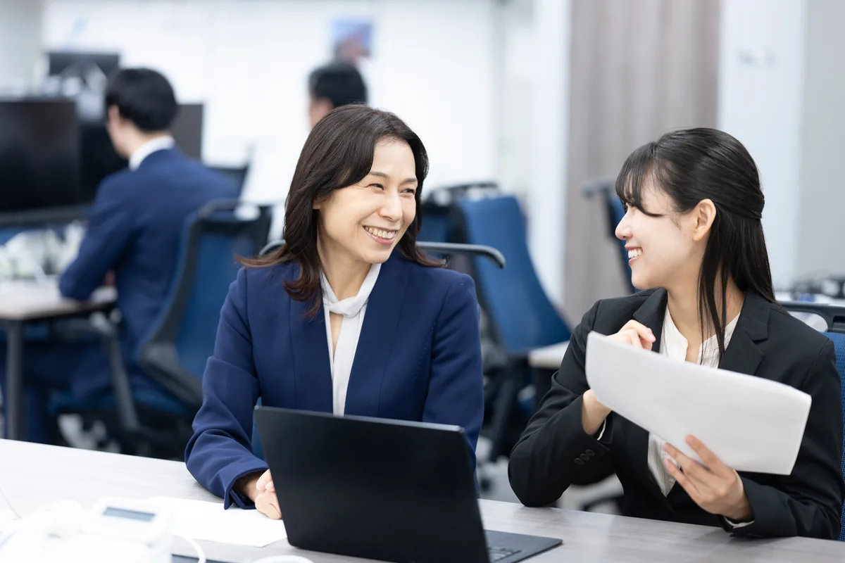 外国人介護人材の支援を自社で行うか登録支援機関へ委託するかの比較